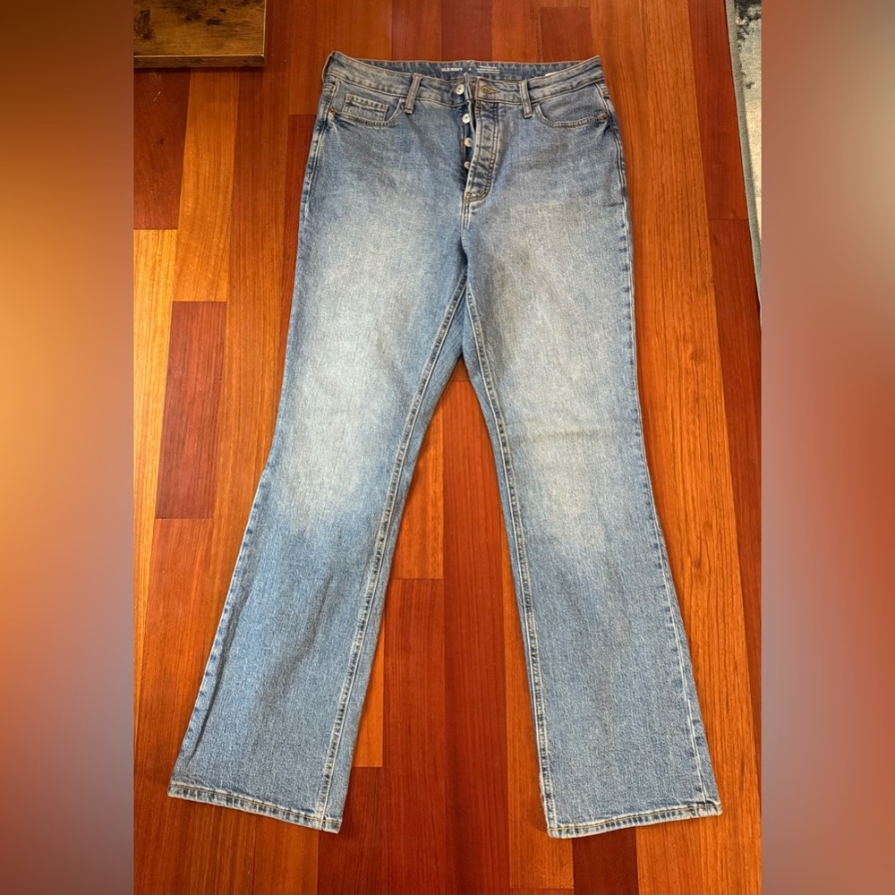 Old Navy extra high rise kicker boot cut jeans, sz 8.
